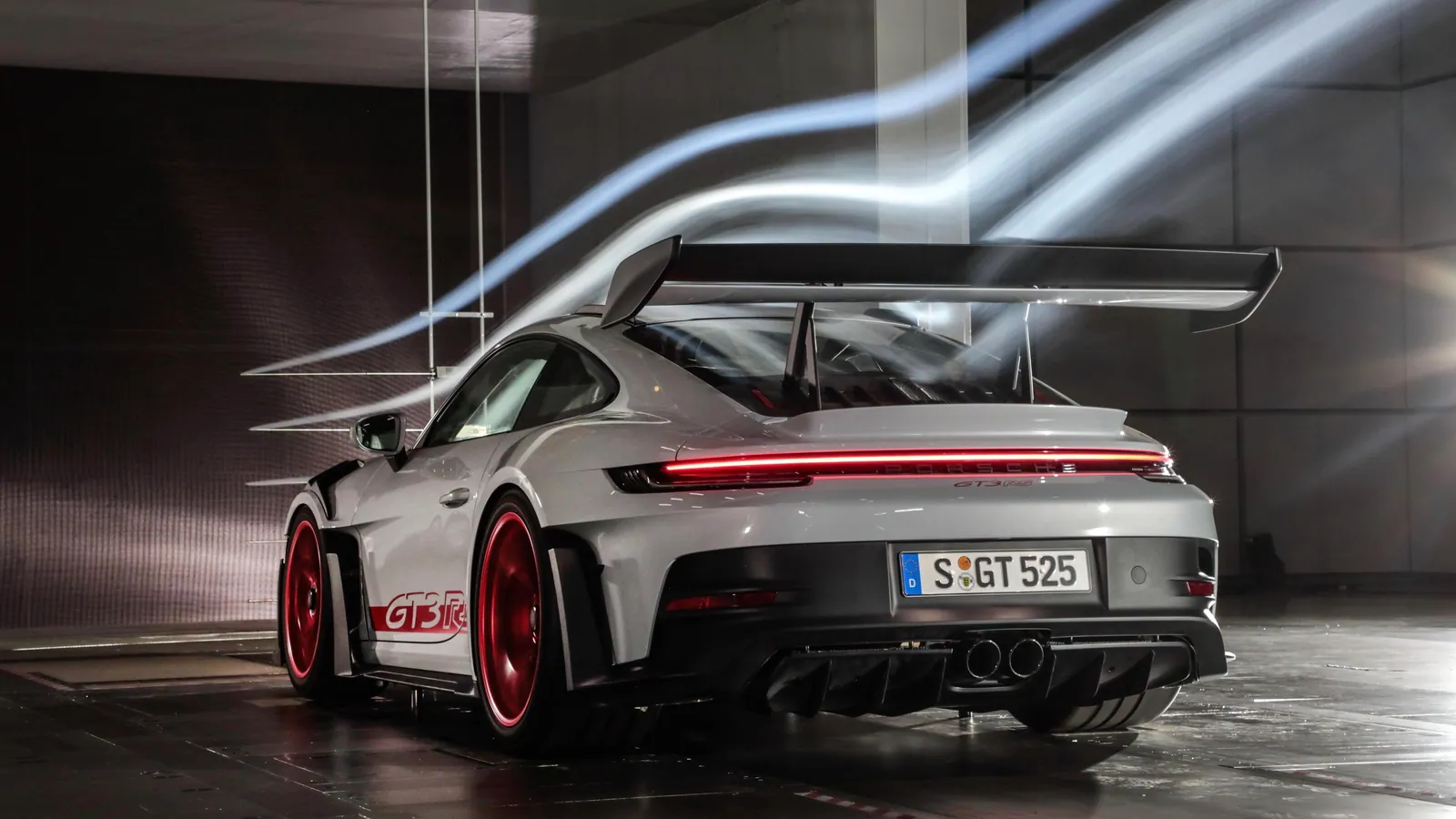 GT3 RS w tunelu aerodynamicznym, tył ze skrzydłem